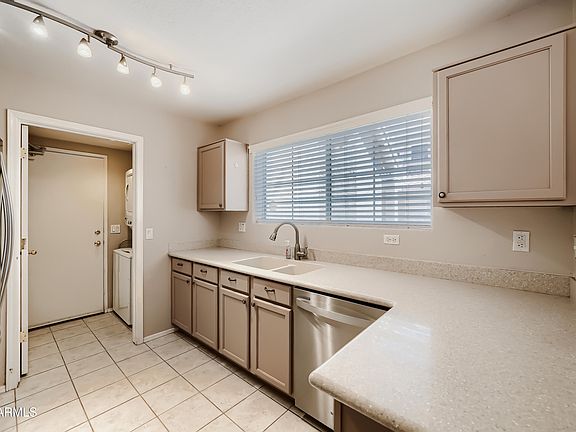 5th image of 1633 E LAKESIDE Drive #120