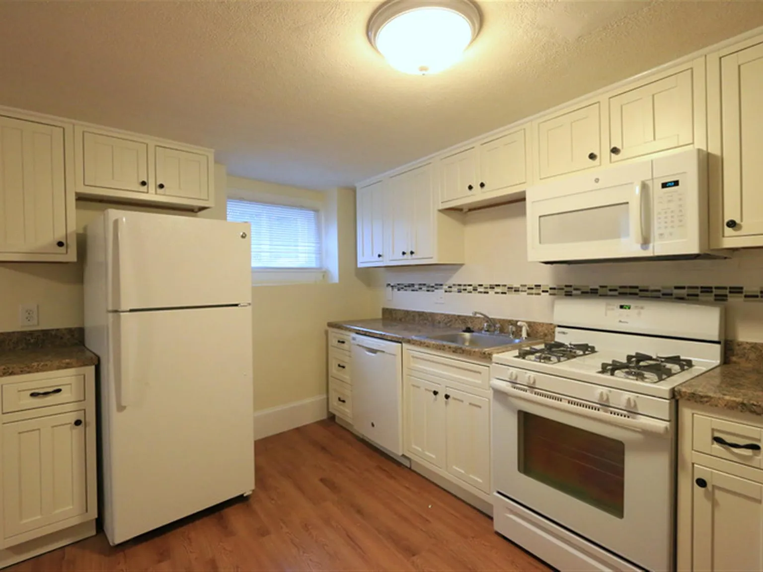 3 bed, 1.5 bath, $3,450 — Photo 1