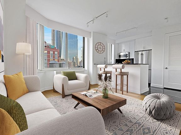 3rd image of 320 W 38th St APT 1425