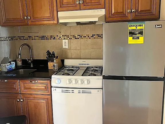 2nd image of 3019 30th Ave APT 3R