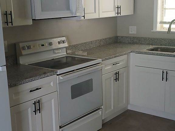 3rd image of 6028 College Ave