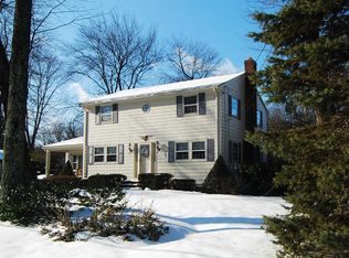 28 Fieldstone Dr, Burlington, MA 01803