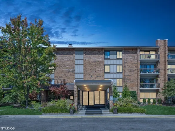 201 Lake Hinsdale Dr APT 105, Willowbrook, IL 60527