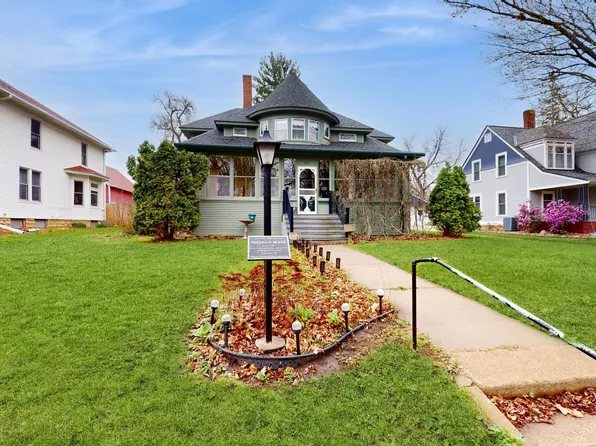 220 N 3rd St, River Falls, WI 54022