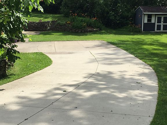 5th image of 223 Sycamore Dr