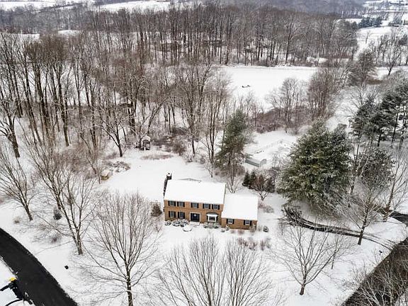 5th image of 300 Manor Dr