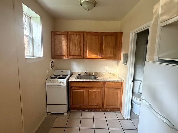 3rd image of 158 Fountain St #1SH