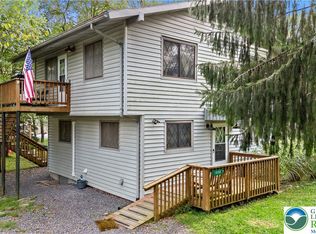 1030 Wyoming Dr, Pocono Lake, PA 18347