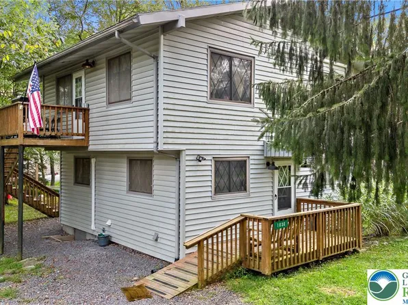 1030 Wyoming Dr, Pocono Lake, PA 18347