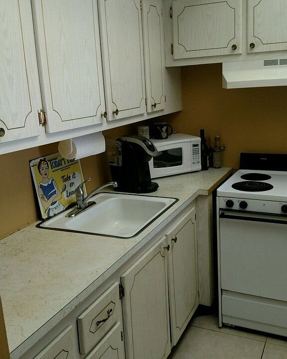 1st image of 221 Berkshire Cres
