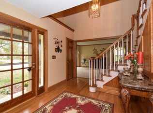 15515 Shamrock Ln, Brookfield, WI 53005