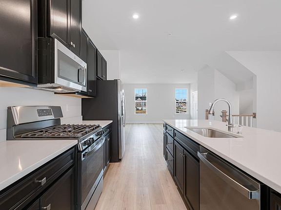 4th image of 5442 Addington Ln