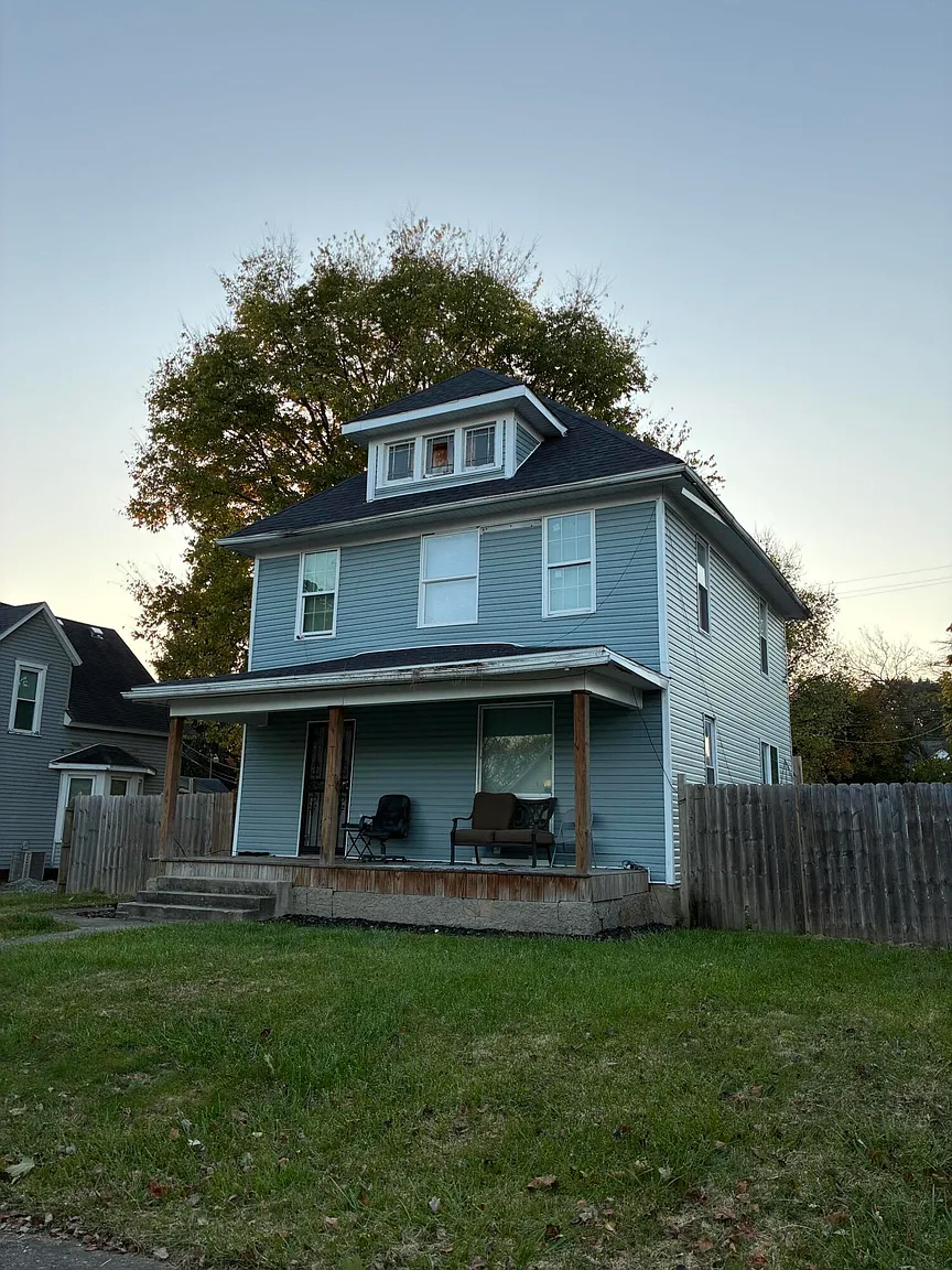 1619 Center Blvd photo 1