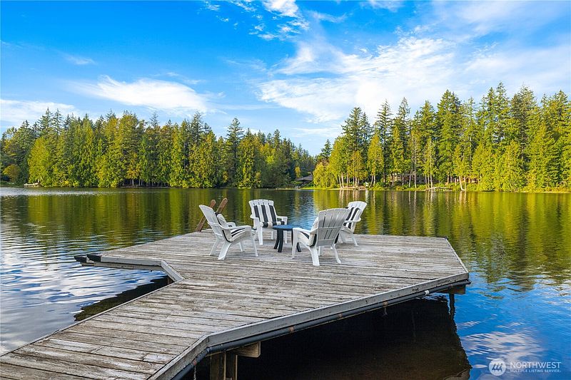 3rd image of 2061 E Beaver Lake Drive SE