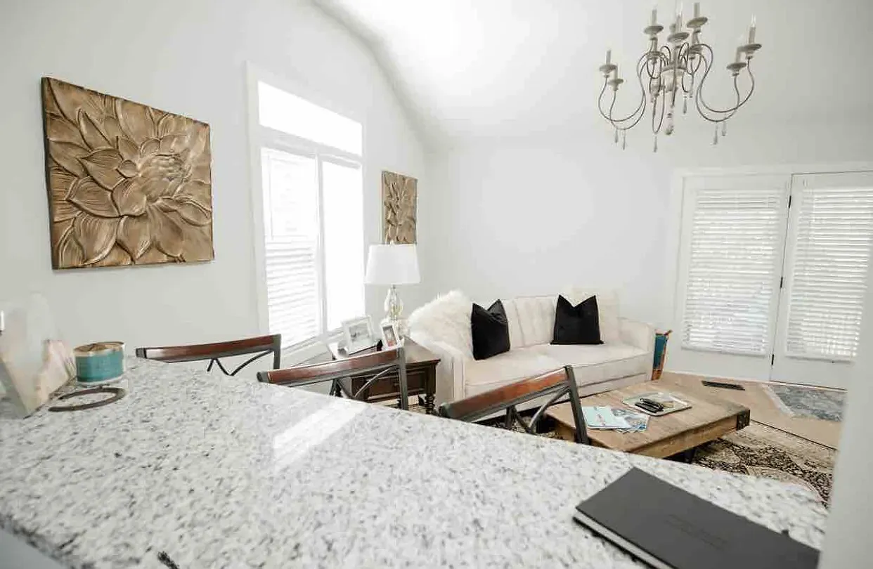 Studio, 700 sqft, $1,825 — Photo 4