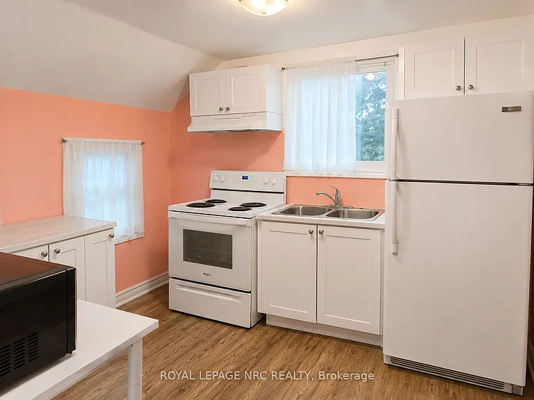 259 Wellington St — Photo 9