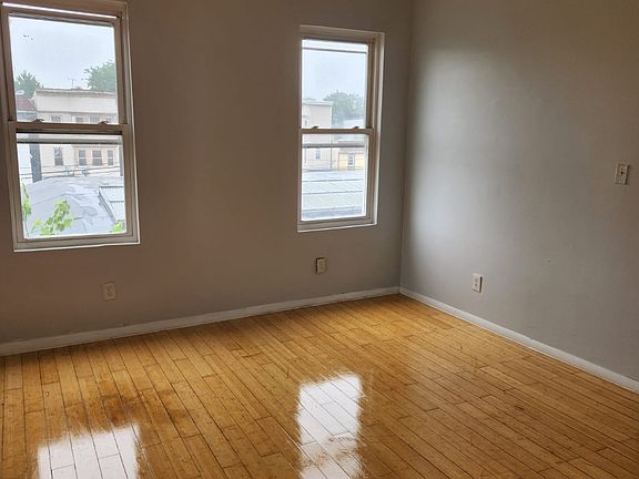 2nd image of 180 21st St #E