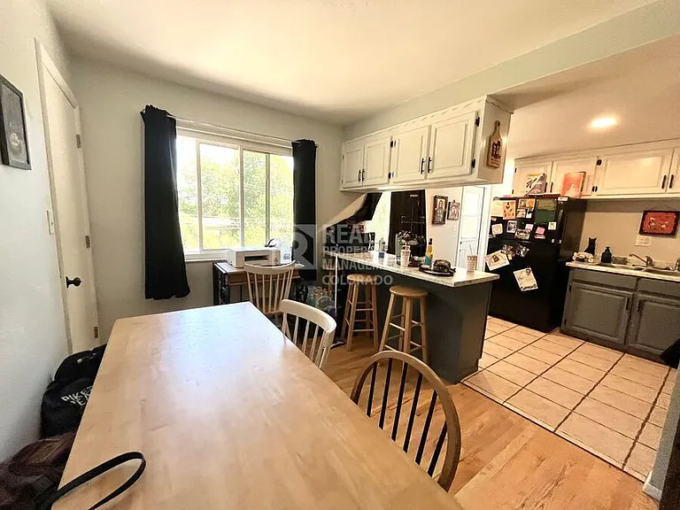 811 Holmes Dr — Photo 4