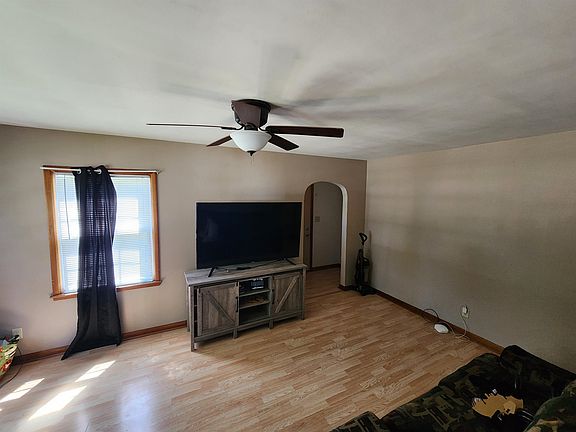 3rd image of 716 Dickinson Ave