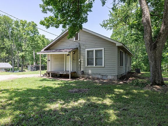 2nd image of 1309 Pecan St
