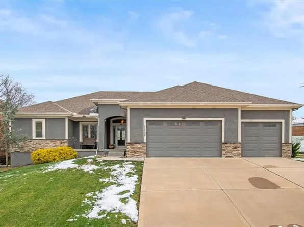 1205 SE Woodbine Dr, Blue Springs, MO 64014