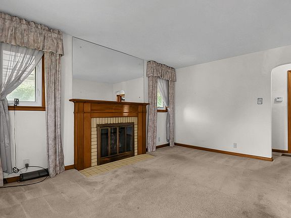 5th image of 499 N Hague Ave