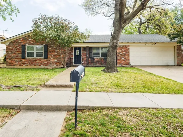 2304 Shady Brook Dr, Bedford, TX 76021