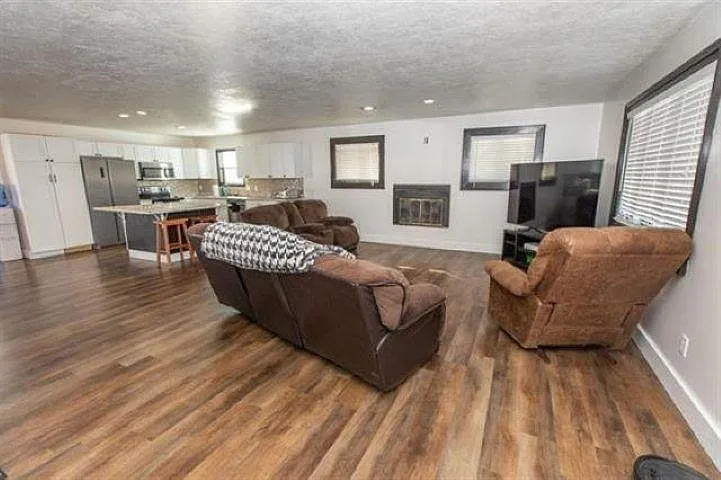 3 Club House Dr — Photo 3