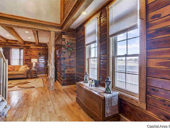 2nd image of 608 S Clover Ln