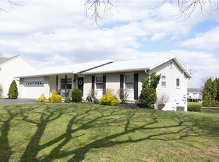 5612 Meadow Dr, Orefield, PA 18069