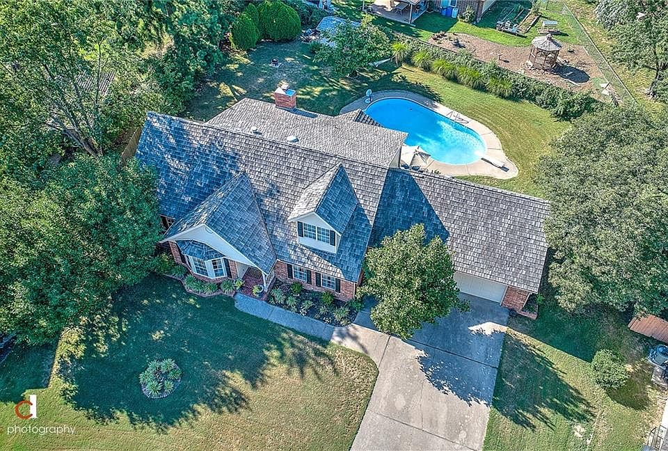 1st image of 1213 W Countrywood Cir