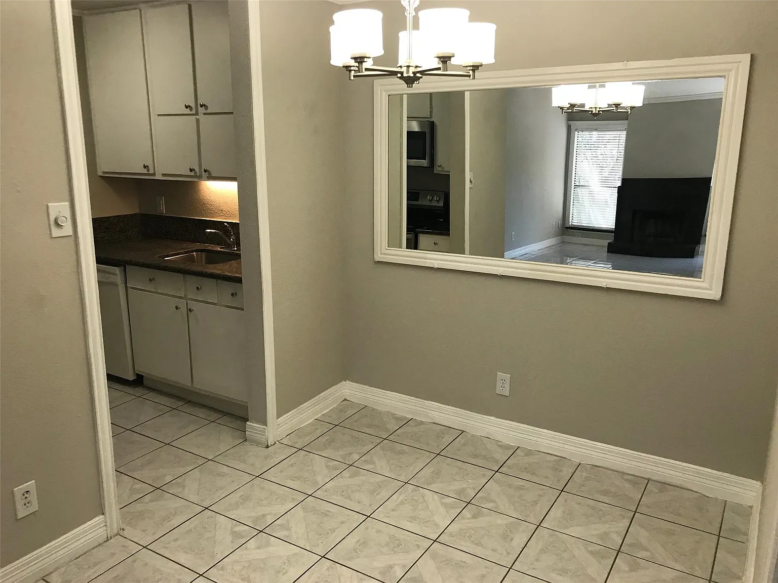 1 bed, 1.0 bath, 784 sqft, $940 — Photo 4