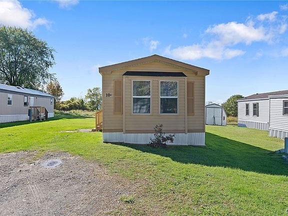 2nd image of 956 Middle Rd #10W