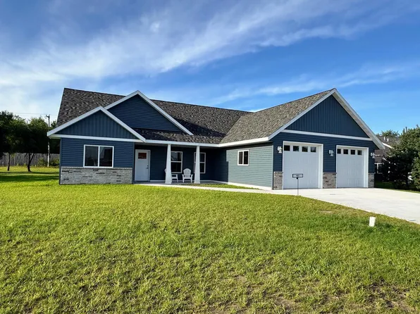 921 9th St NW, Perham, MN 56573