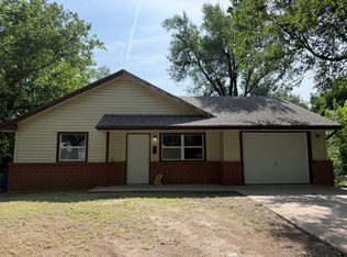 830 N Spruce St, Wichita, KS 67214