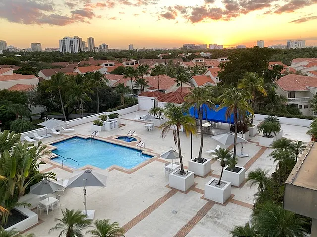3600 Yacht Club Dr #703 — Photo 1