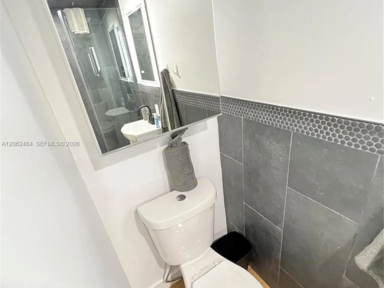 1337 NE 3rd Ave #4 — Photo 9