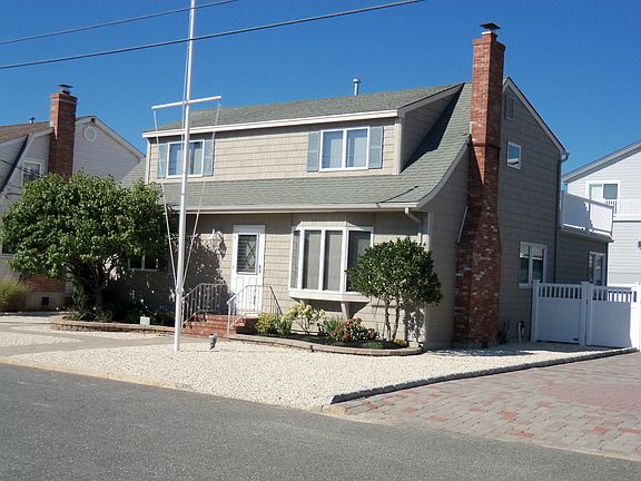 3rd image of 129 E Mac Evoy Ln