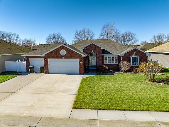 4th image of 816 Clearwater Court