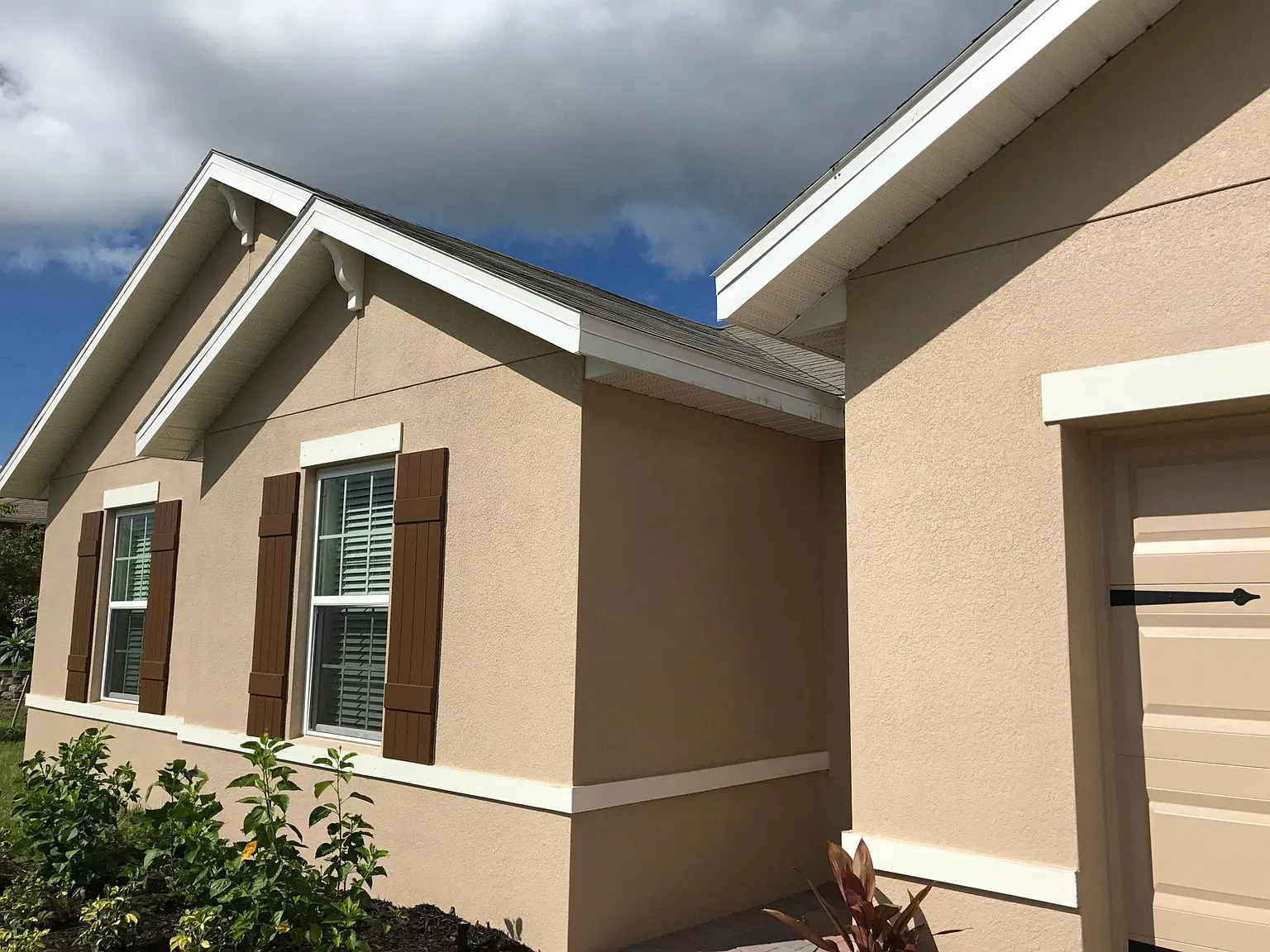 4 bed, 2090 sqft, $2,200 — Photo 2