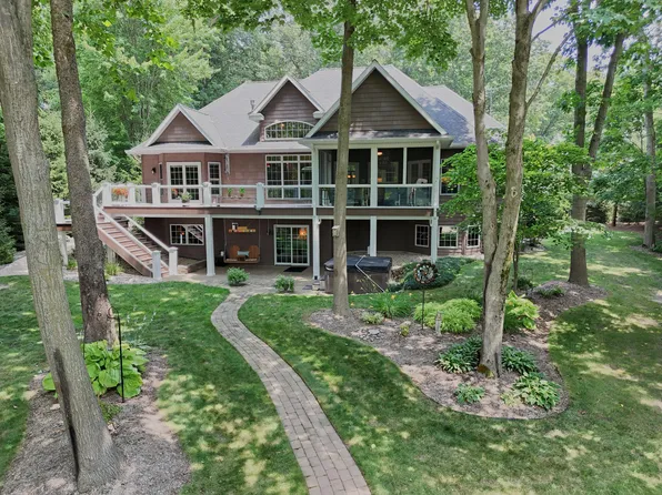 29317 Misty Pines St, Dowagiac, MI 49047