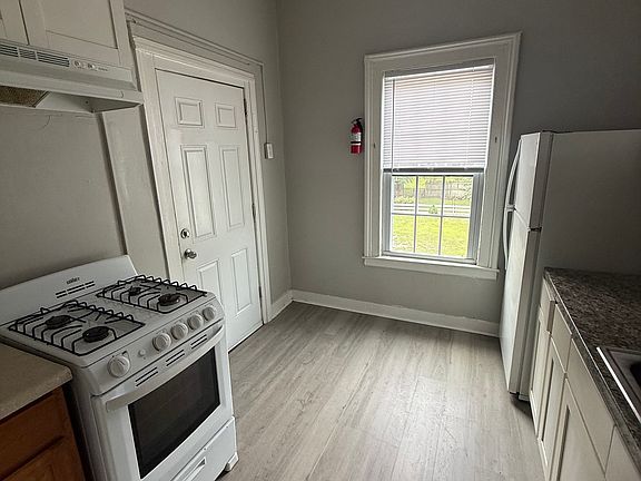 3rd image of 32 Clinton Avenue