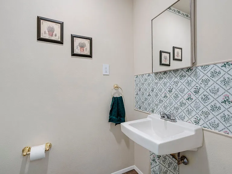 12611 High Meadow Dr — Photo 18