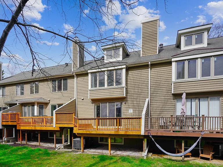 5205 Columbia Rd #9 — Photo 35