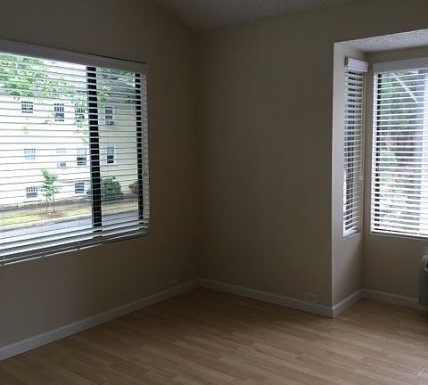 4th image of 616 25th St APT 08