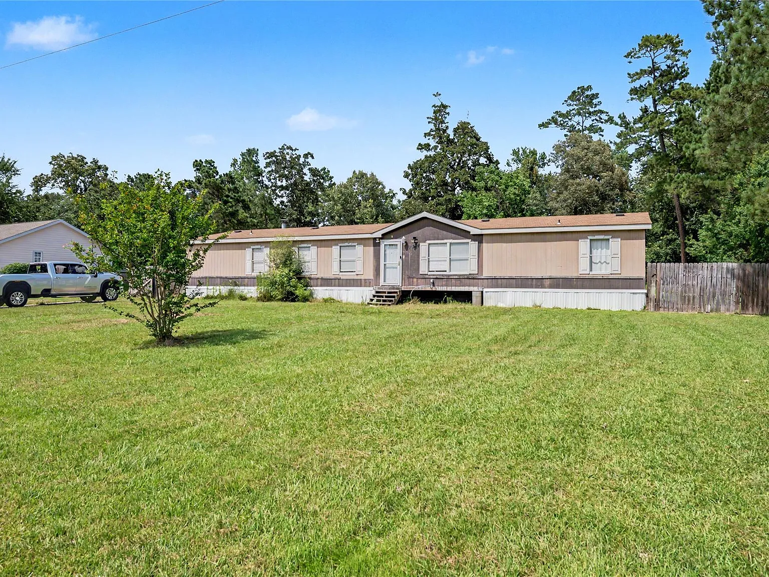 4 bed, 2.0 bath, 1960 sqft, $1,950 — Photo 2