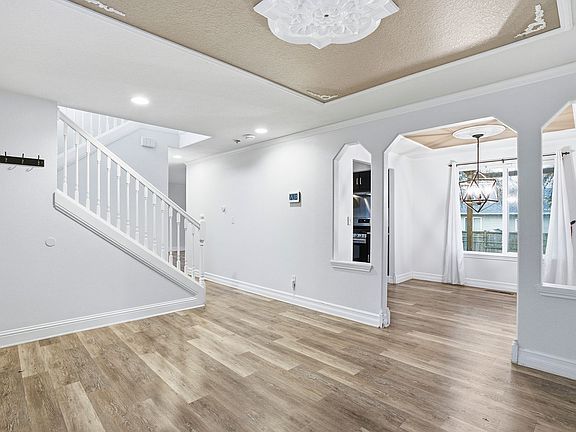 5th image of 10931 SE Henderson Dr