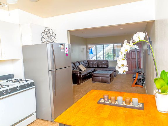 2nd image of 2035 Oliver Ave
