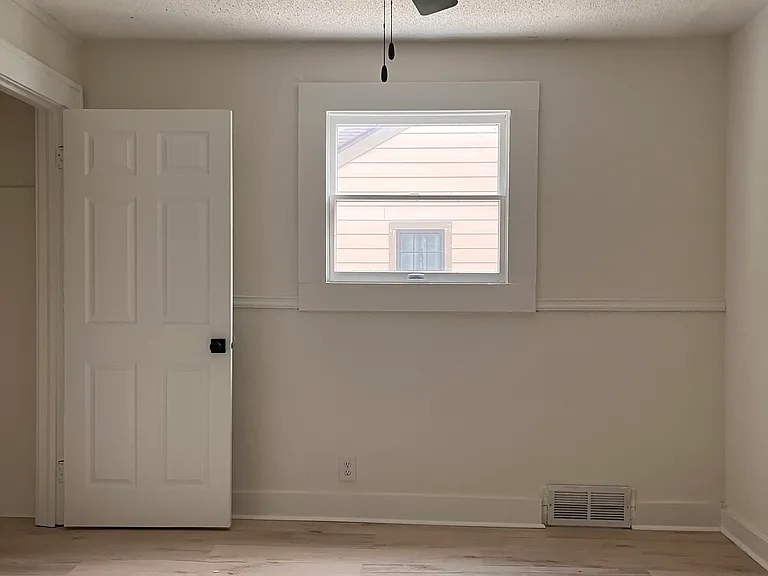 4723 Evanston Ave — Photo 8
