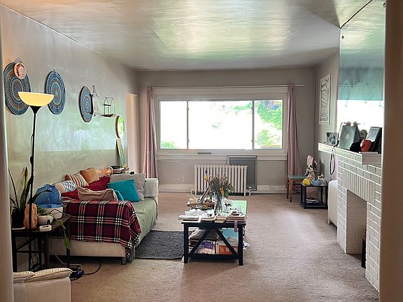 5th image of 2332 Eldridge St #1